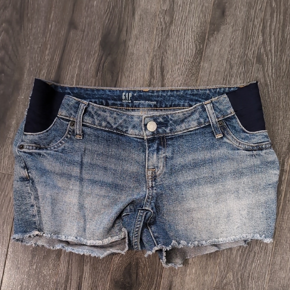 GAP maternity shorts size 2